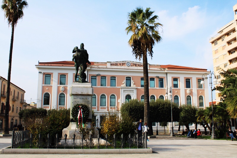monumento ai caduti piazza Termoli