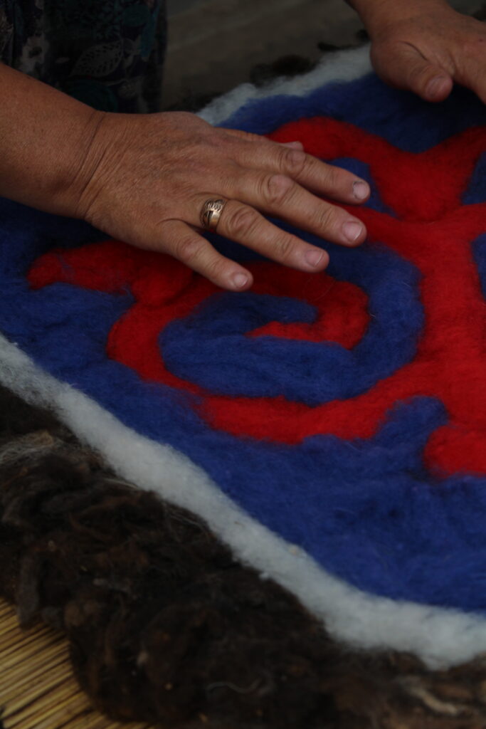 mani artigiana feltro