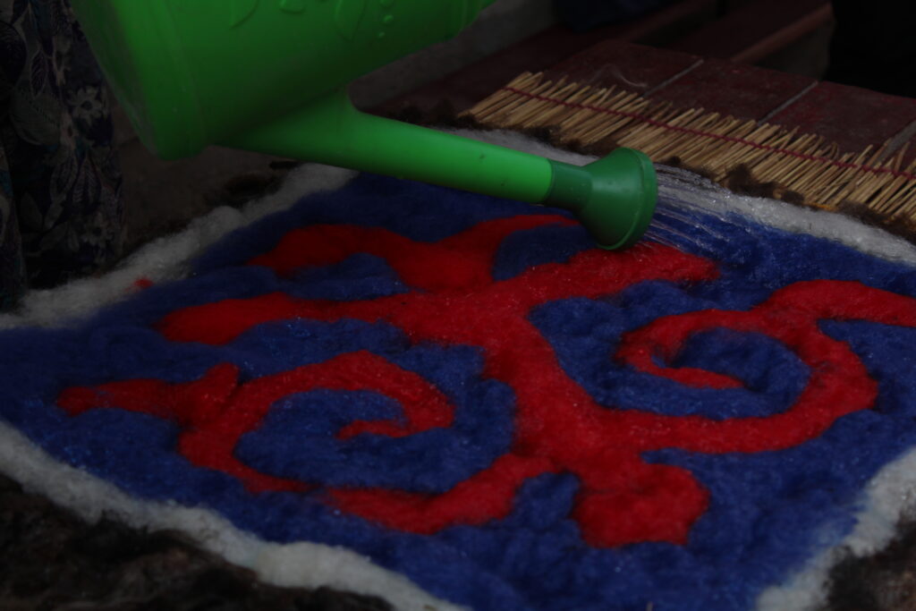 tappetino in feltro kirghikistan