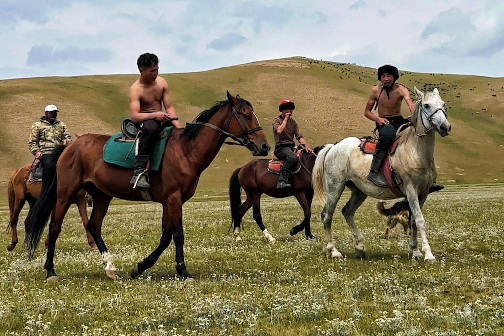 wrestling a cavallo kirghizistan