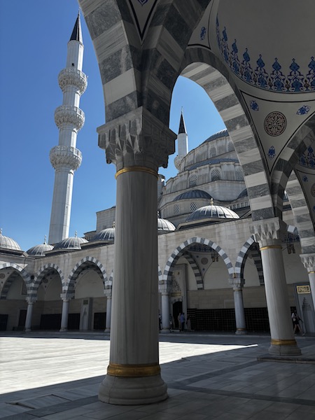 moschea centrale nuova di bishkek