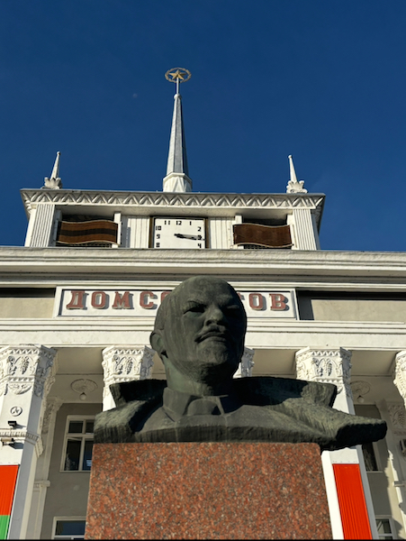 TIraspol, Busto di Lenin, palazzo del governo ©sabrinabarbante