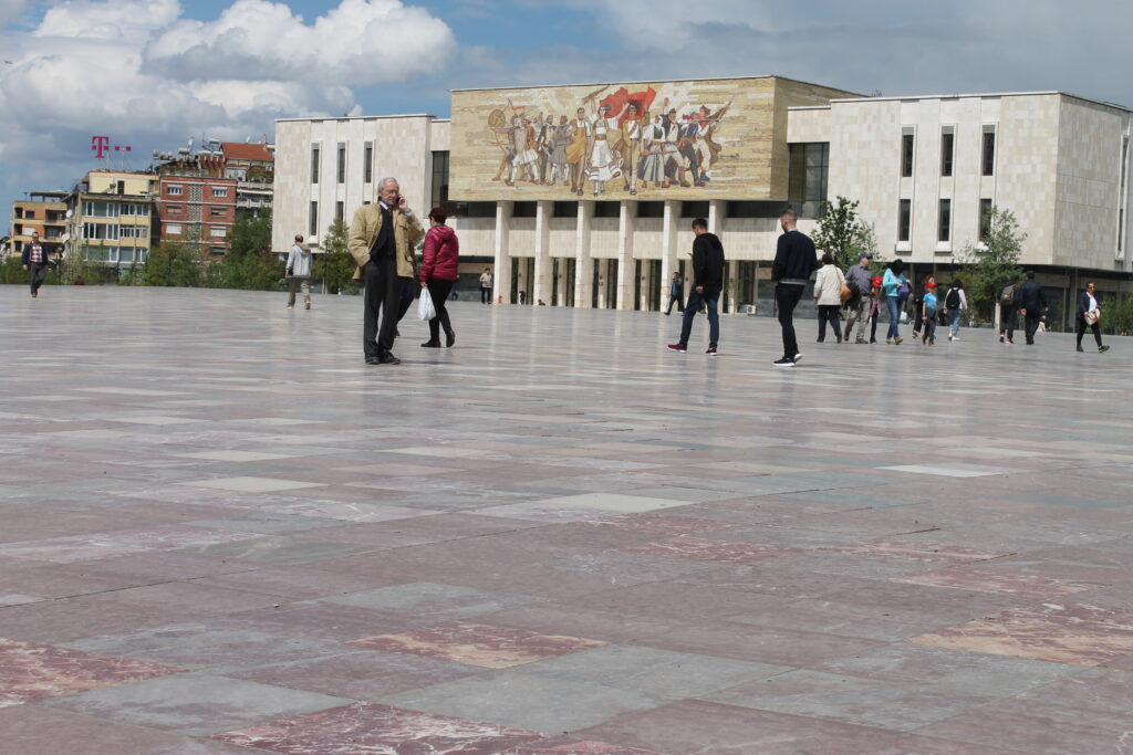 piazza scannenberg tirana